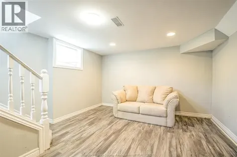 46 Chestnut Leamington ON N8H 3K3