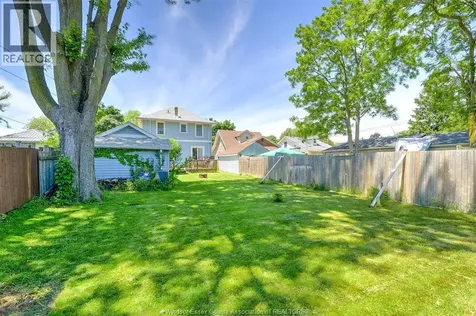 46 Chestnut Leamington ON N8H 3K3