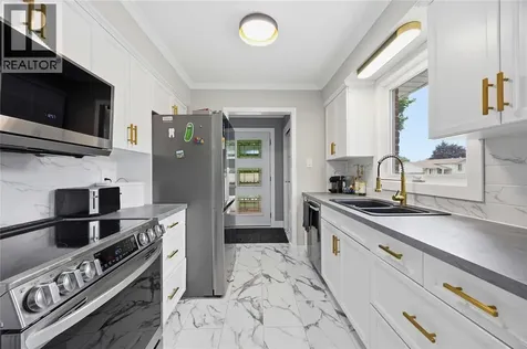 403 Huxley Avenue Sarnia ON N7S 4Z1