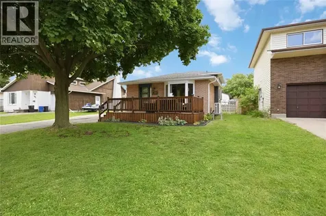 403 Huxley Avenue Sarnia ON N7S 4Z1