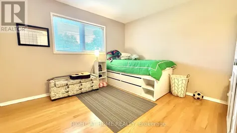 989 Goren Avenue Ottawa ON K1G 2T8