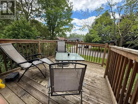 1627 Chaucer Avenue Ottawa ON K1G 0R7