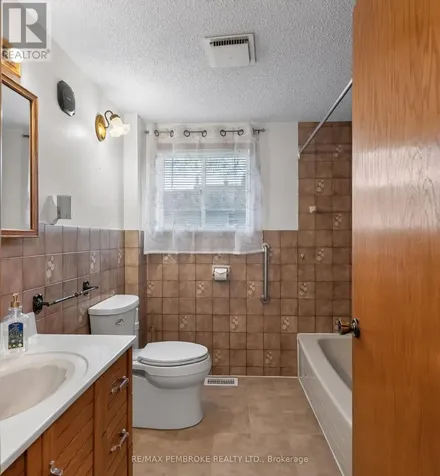 66 Sandy Beach Road Laurentian Valley ON K8A 6W8