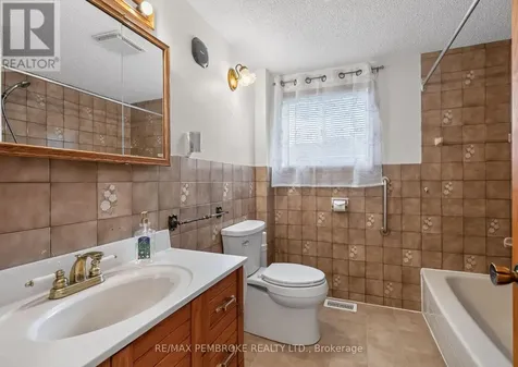 66 Sandy Beach Road Laurentian Valley ON K8A 6W8
