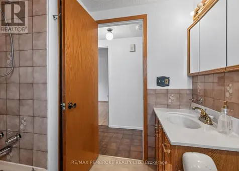 66 Sandy Beach Road Laurentian Valley ON K8A 6W8