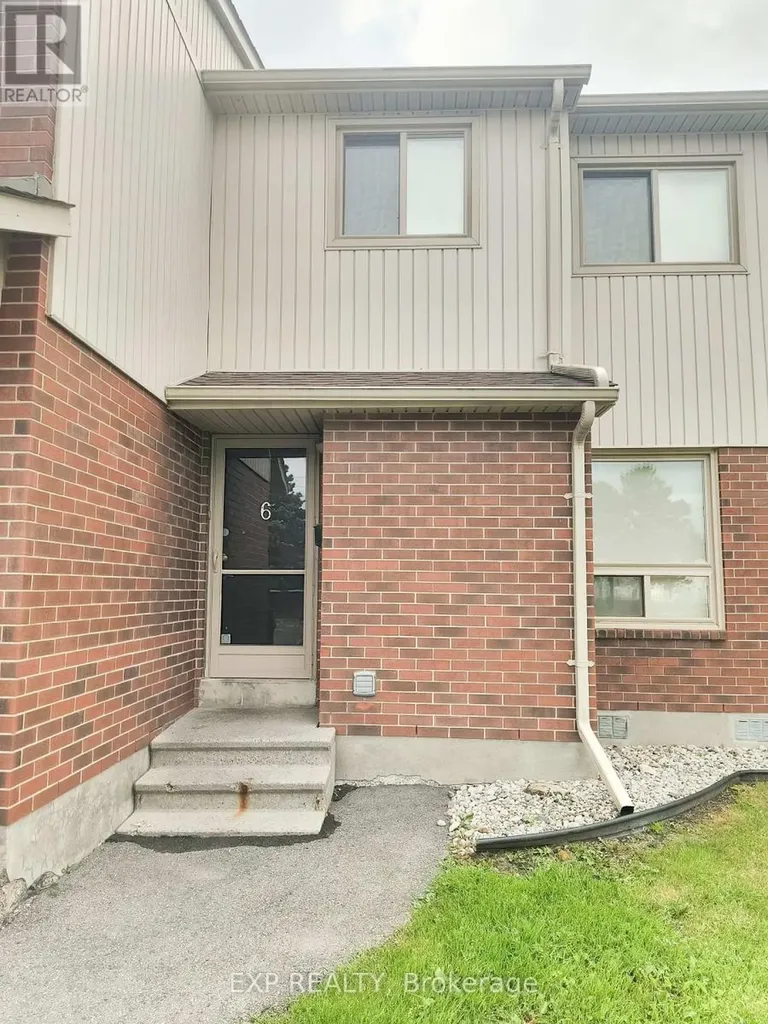 971 Gulf Place Ottawa ON K1K 3X9