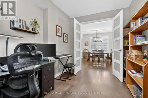 33 Summitview Drive Ottawa ON K2M 2V9