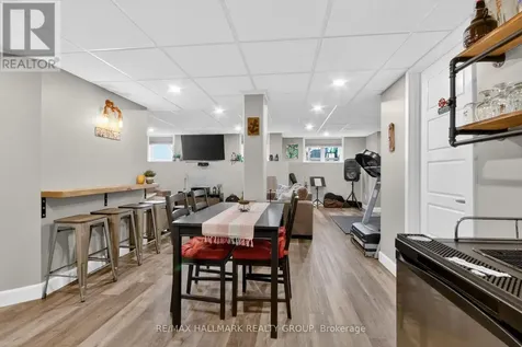 33 Summitview Drive Ottawa ON K2M 2V9