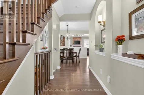 33 Summitview Drive Ottawa ON K2M 2V9
