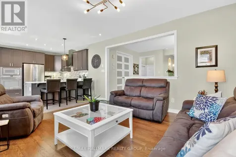 33 Summitview Drive Ottawa ON K2M 2V9