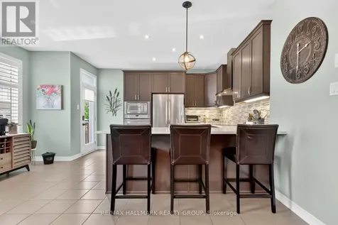 33 Summitview Drive Ottawa ON K2M 2V9