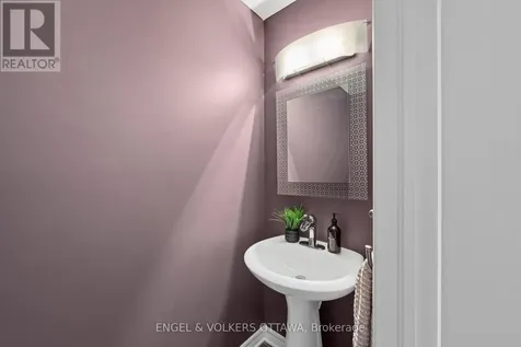 105 Coral Berry Avenue Ottawa ON K1V 2K4