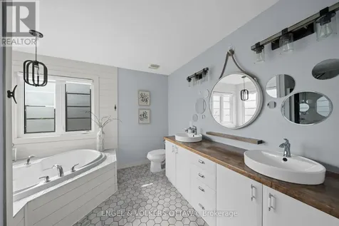 105 Coral Berry Avenue Ottawa ON K1V 2K4