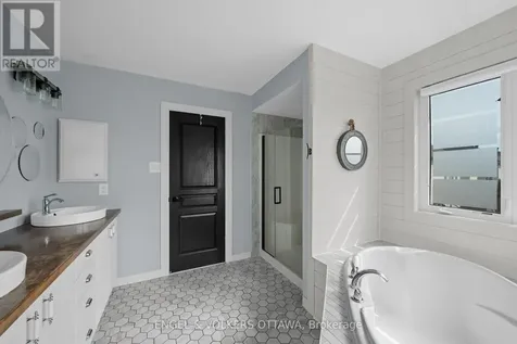105 Coral Berry Avenue Ottawa ON K1V 2K4