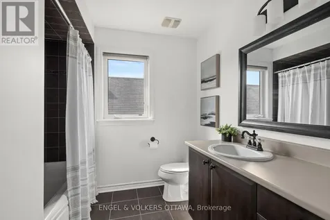 105 Coral Berry Avenue Ottawa ON K1V 2K4