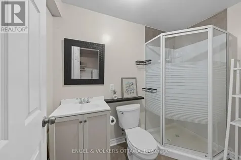105 Coral Berry Avenue Ottawa ON K1V 2K4