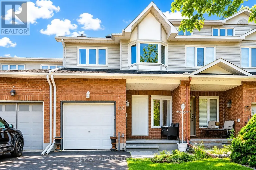110 Hunter's Glen Crescent Ottawa ON K1T 3R1
