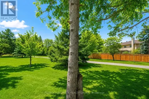 110 Hunter's Glen Crescent Ottawa ON K1T 3R1