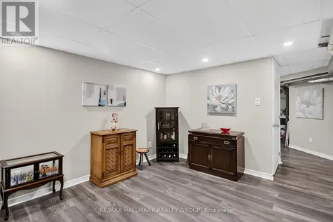 110 Hunter's Glen Crescent Ottawa ON K1T 3R1