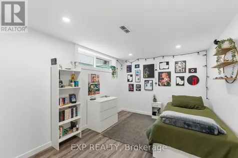 15 Newbury Avenue Ottawa ON K2E 6K7