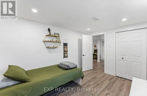 15 Newbury Avenue Ottawa ON K2E 6K7