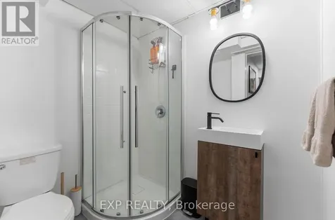 15 Newbury Avenue Ottawa ON K2E 6K7