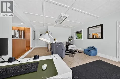 2 Earl Court Essex ON N8M 3E1