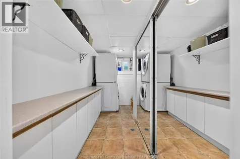 2 Earl Court Essex ON N8M 3E1