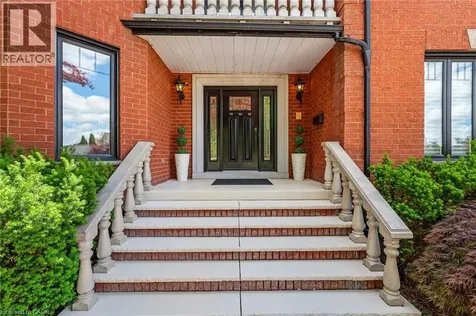 39 Elodia Court Hamilton ON L9C 7R2