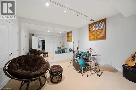39 Elodia Court Hamilton ON L9C 7R2