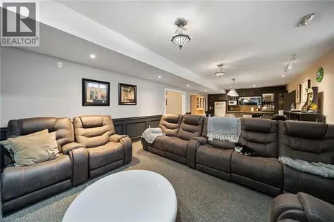 39 Elodia Court Hamilton ON L9C 7R2