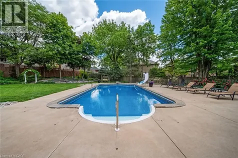 39 Elodia Court Hamilton ON L9C 7R2