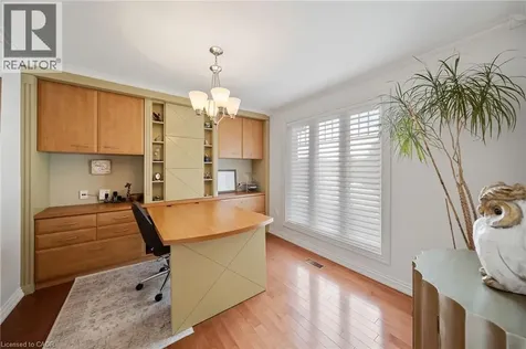 39 Elodia Court Hamilton ON L9C 7R2