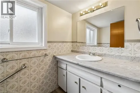 192 Oakland Drive Hamilton ON L8E 1B6
