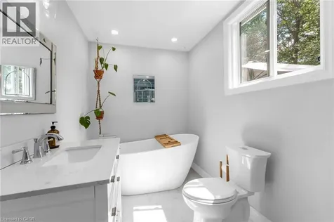 7 Richmond Street Hamilton ON L8P 4J3