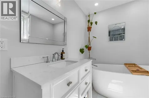 7 Richmond Street Hamilton ON L8P 4J3
