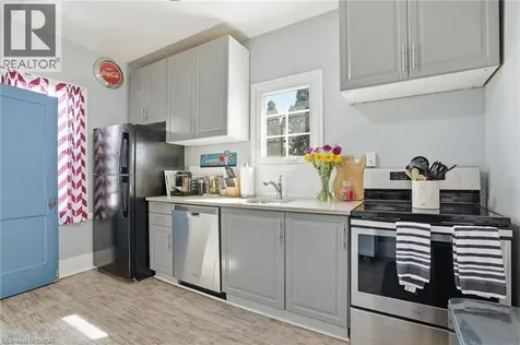 5056 Fourth Avenue Niagara Falls ON L2E 4P6