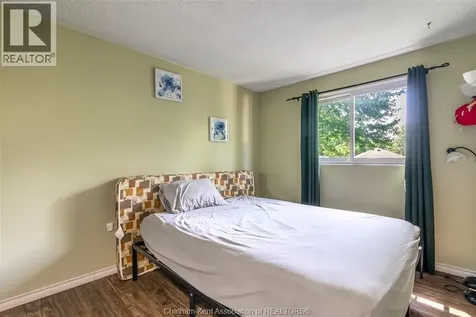 431 Cardiff Place Sarnia ON N7S 4C7