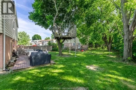 431 Cardiff Place Sarnia ON N7S 4C7