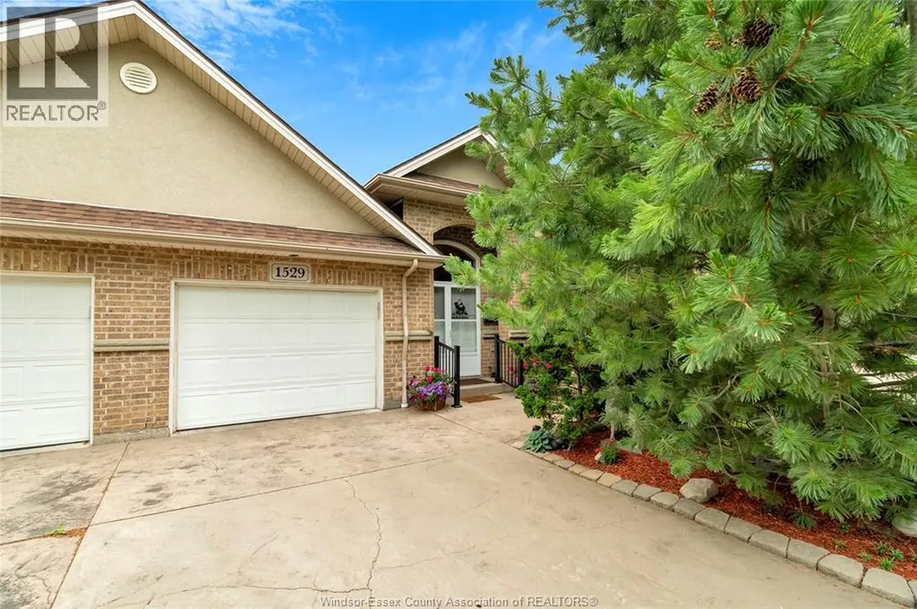 1529 Chateau Windsor ON N8P 1M3