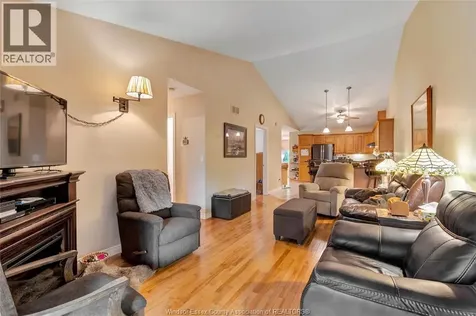 1529 Chateau Windsor ON N8P 1M3
