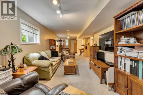 1529 Chateau Windsor ON N8P 1M3