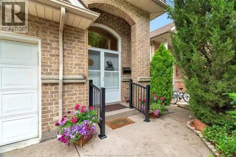 1529 Chateau Windsor ON N8P 1M3