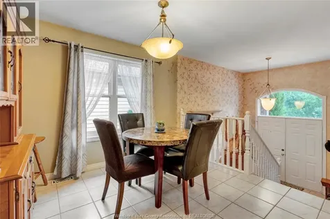1529 Chateau Windsor ON N8P 1M3