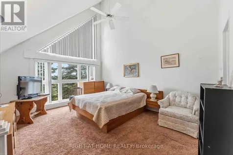 100 Hillside Drive Ottawa ON K1K 4J1