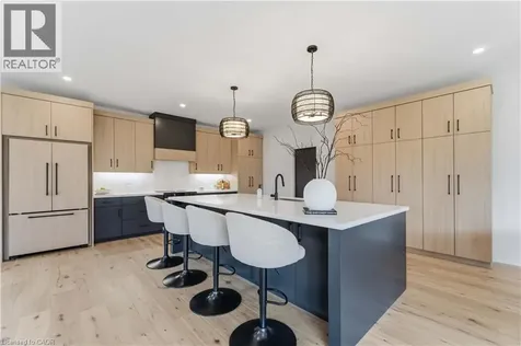 6124 Curlin Crescent Niagara Falls ON L2H 3W8