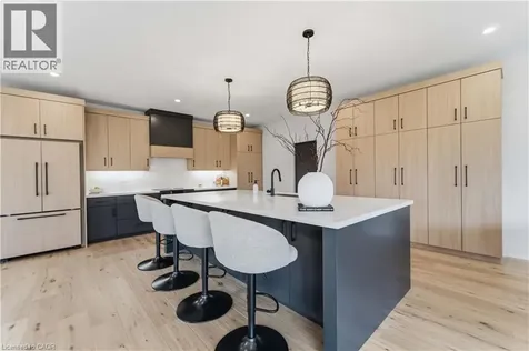 6124 Curlin Crescent Niagara Falls ON L2H 3W8