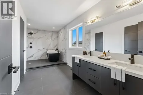 6124 Curlin Crescent Niagara Falls ON L2H 3W8