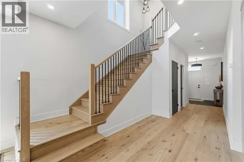6124 Curlin Crescent Niagara Falls ON L2H 3W8