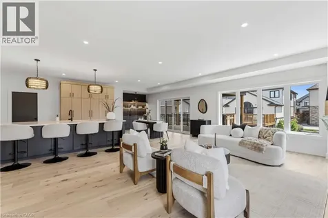 6124 Curlin Crescent Niagara Falls ON L2H 3W8